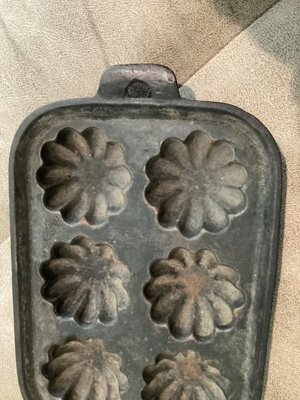 Vintage Turks head cast iron gem muffin pan no bundle